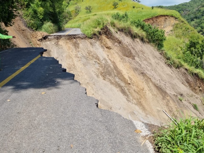 En un mes, quedarán reparadas las carreteras derrumbadas