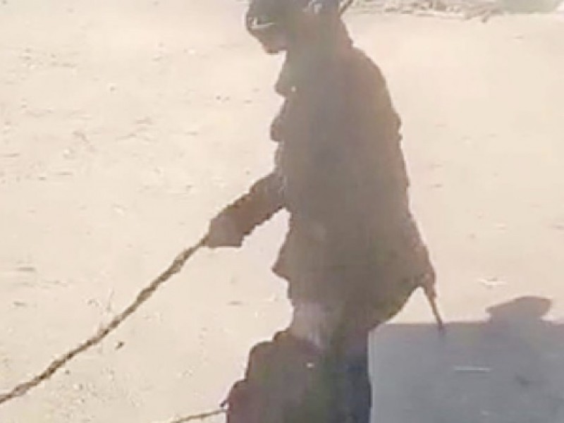 En vídeo, hombres armados amenazan a quienes no usan cubrebocas