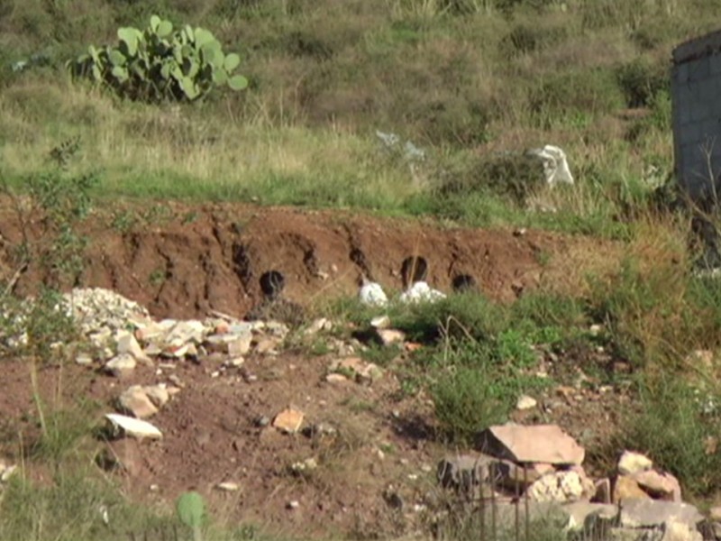 En Villa de Cos, localizan tres cuerpos en fosa clandestina