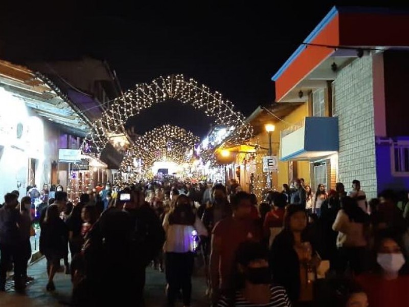 En Xico se aglomeran en evento organizado por el Ayuntamiento