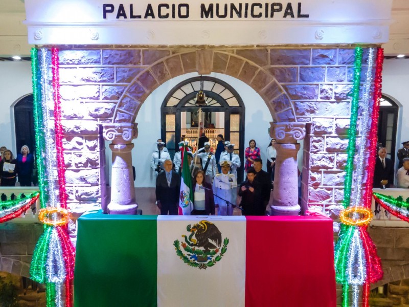 Encabeza Doctora Karla Córdova González ceremonia del Grito de Independencia