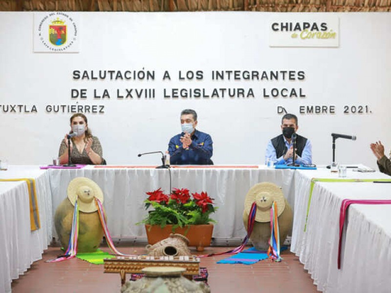 Encabeza Escandón Cadenas Salutación de la LXVIII Legislatura