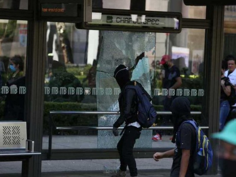 Encapuchados vandalizan Paseo de la Reforma y Polanco