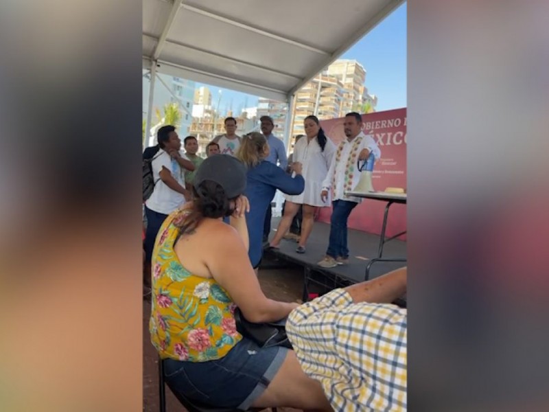 Encaran damnificados de Acapulco al delegado del gobierno federal