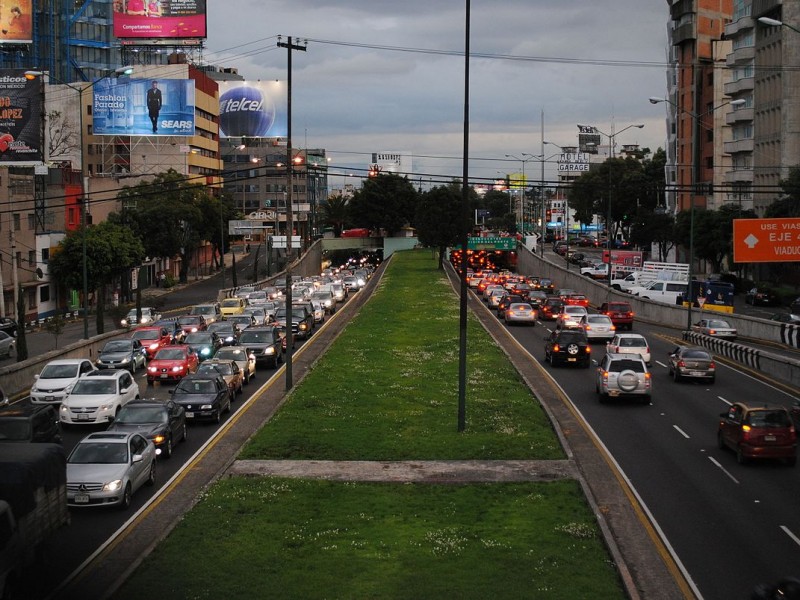 Encharcamiento afecta lateral de Viaducto y Revolución