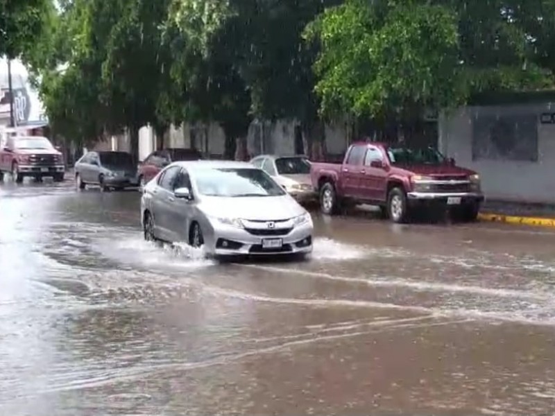 Encharcamientos a nivel de baqueta dejan lluvias en Guasave