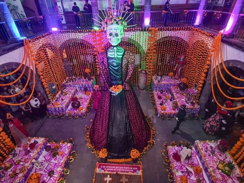 Encienden altar en memoria de artesanos importantes de Tlaquepaque