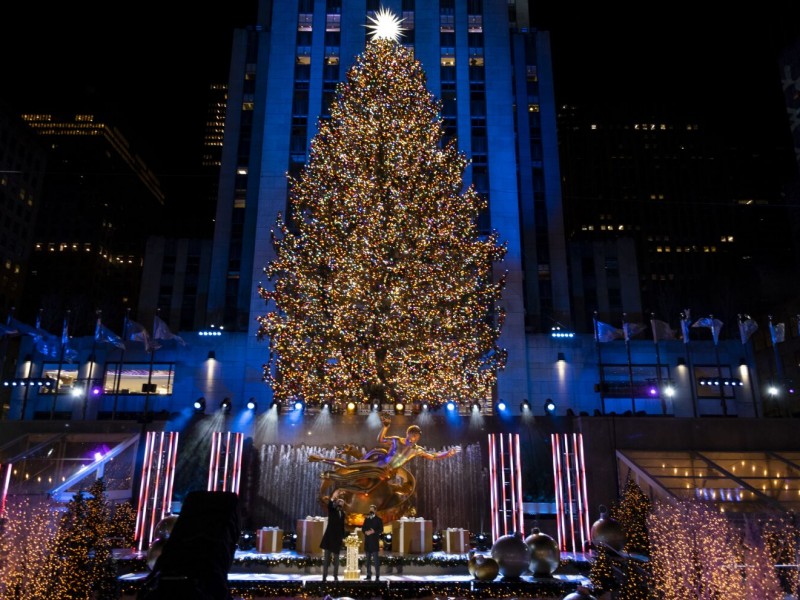 Encienden árbol de navidad del Rockefeller Center en NY
