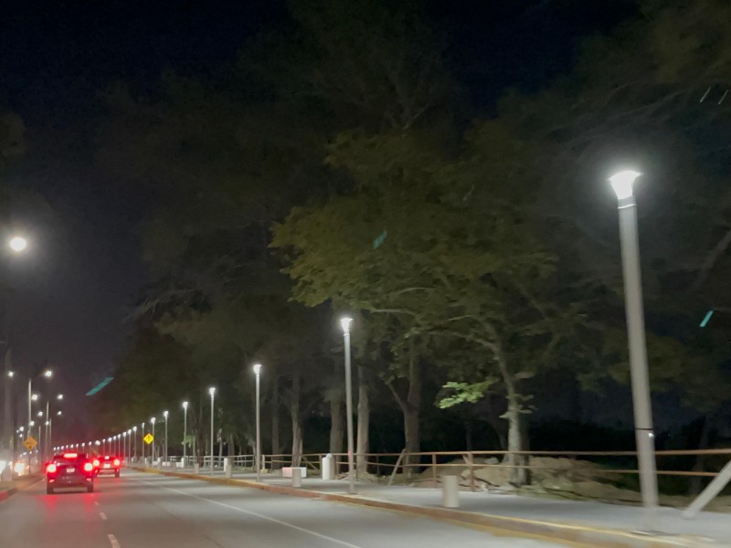 Ponen en funcionamiento luminarias pendientes del bulevard