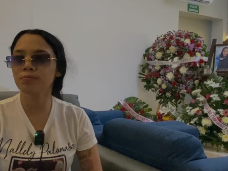 Se une a colectivo y encuentra a su madre bajo tierra