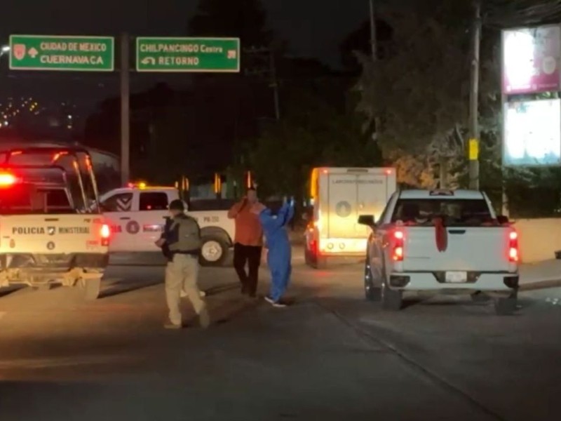 Encuentran 11 cadáveres en una camioneta abandonada en Guerrero