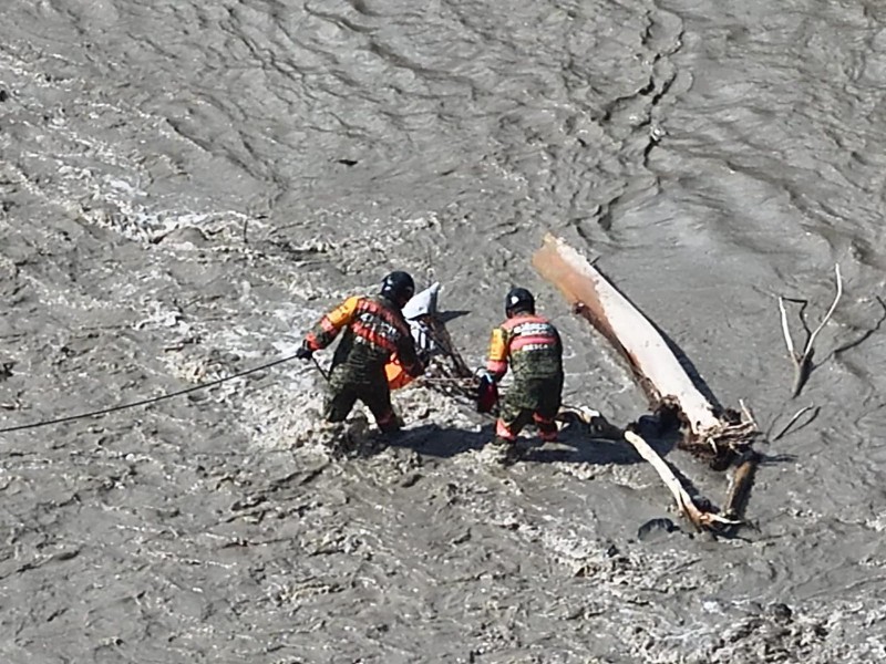 Encuentran 3 personas sin vida en la sierra norte