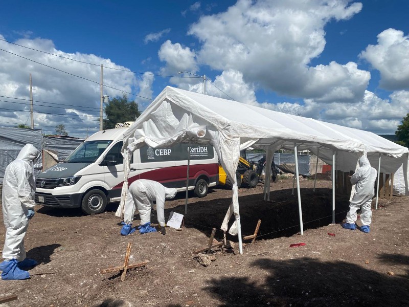 Recuperan 7 cuerpos en fosas del panteón 21 de Marzo, en Culiacán