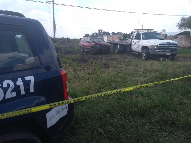 Encuentran a desaparecido; ahogado dentro de camioneta