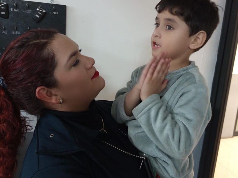 Encuentran a niño extraviado en la vía pública