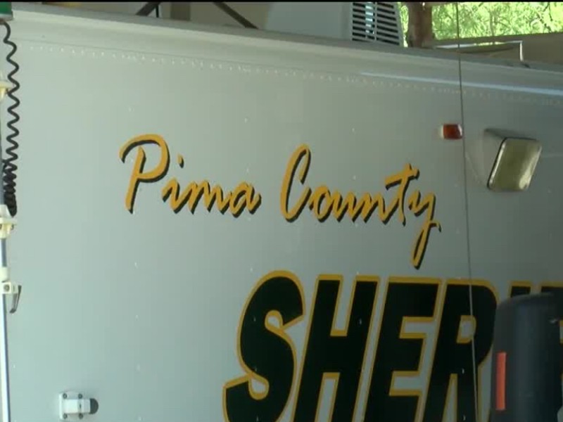 Encuentran a persona sin vida a un lado de la carretera