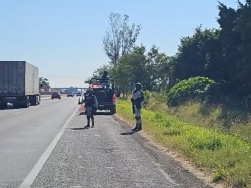 Encuentran a persona sin vida en carretera Salamanca-Celaya