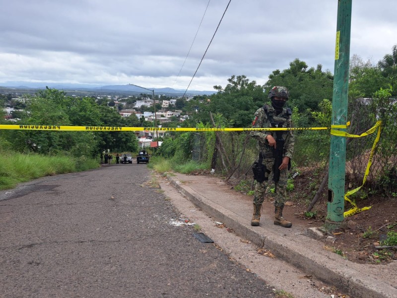Encuentran a un hombre asesinado cerca de preparatoria en Culiacán