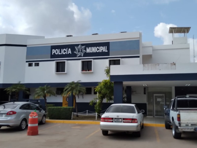 Encuentran ahorcado a detenido al interior de barandilla en Ahome