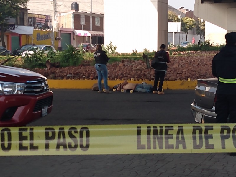 Encuentran cadáver maniatado en Toluca