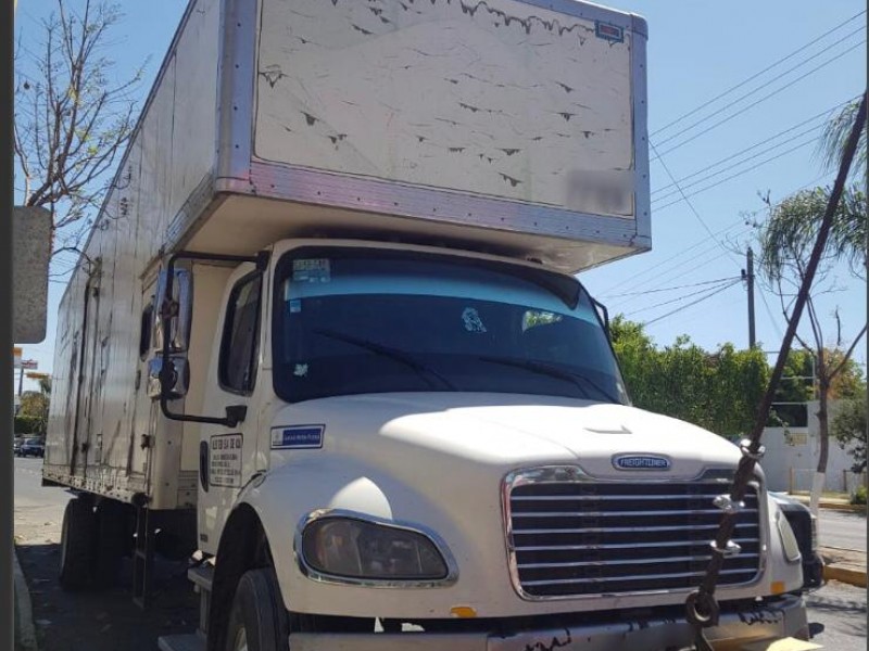 Encuentran camión que había sido robado con violencia