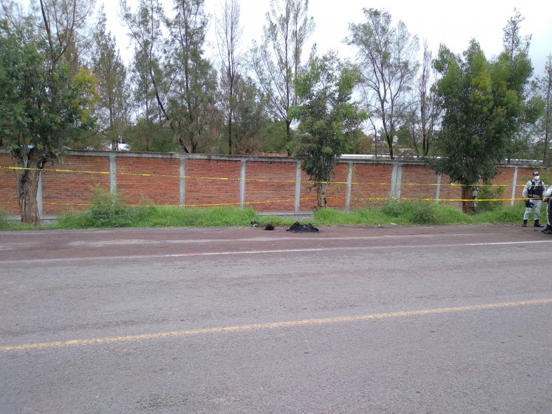 Encuentran cuerpo calcinado en carretera a Juventino Rosas