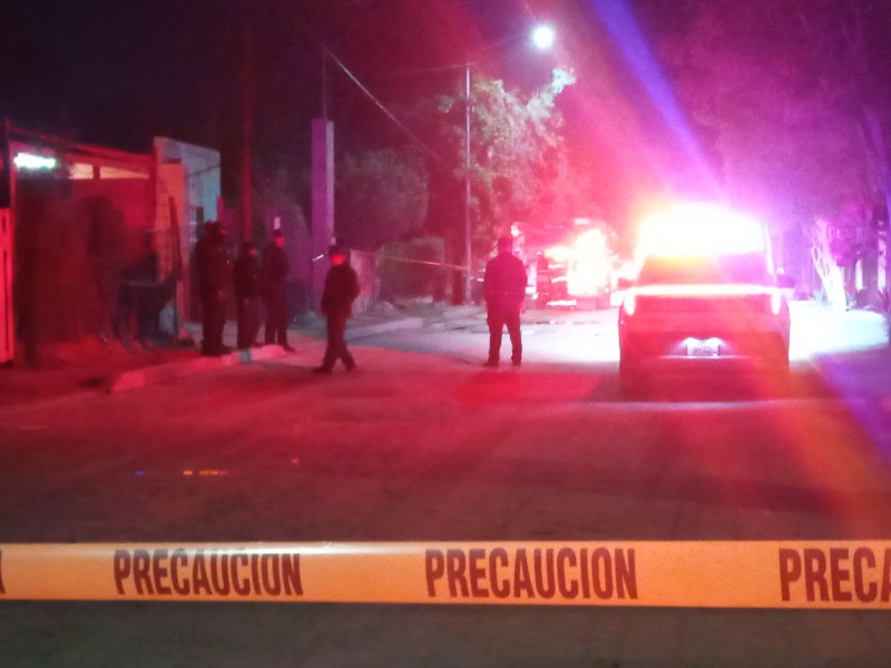 Encuentran cuerpo calcinado en incendio de casa