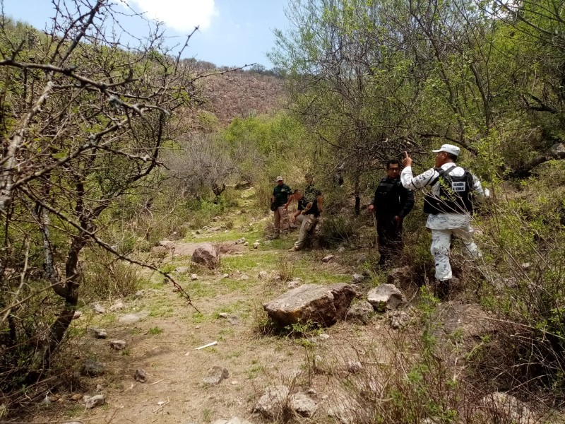 Encuentran cuerpo embolsado flotante en Juventino Rosas