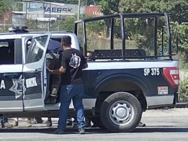 Encuentran cuerpo en descomposición en libramiento Manzanillo-Cihuatlán