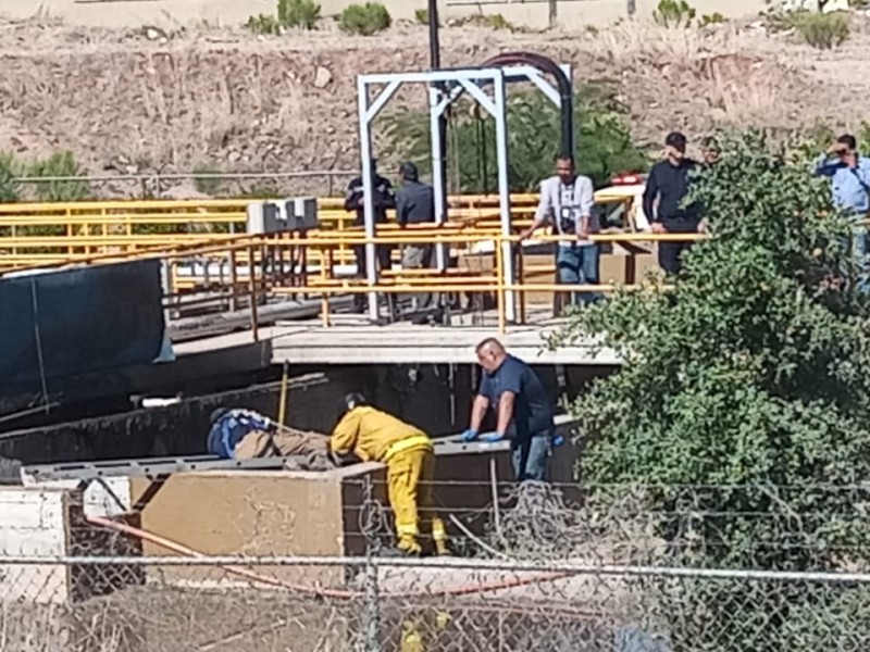 Encuentran cuerpo en planta tratadora