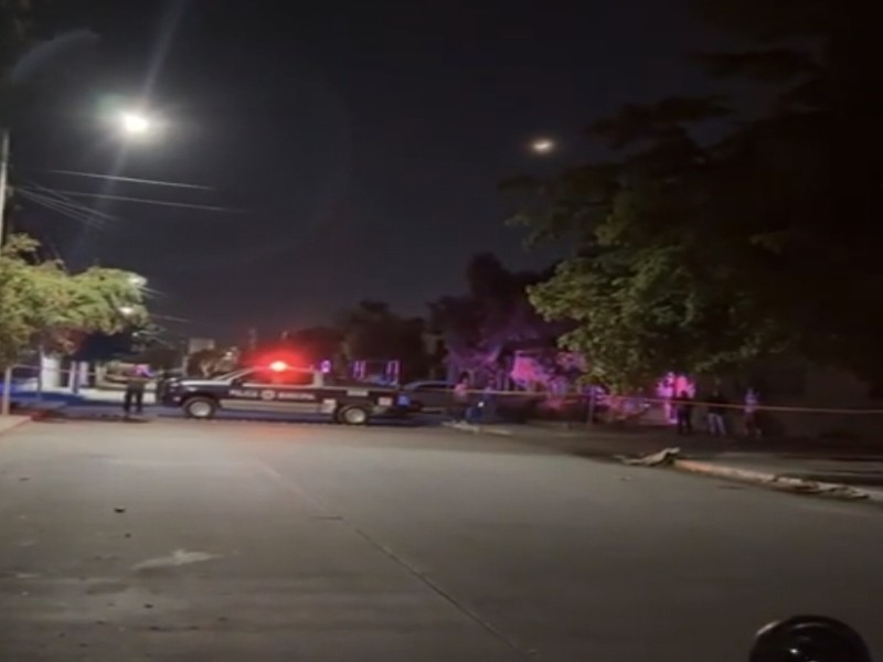 Encuentran cuerpo esposado en la Gabriel Leyva