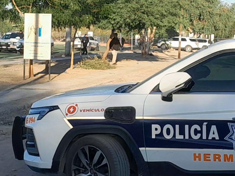 Encuentran cuerpo sin vida en campo deportivo