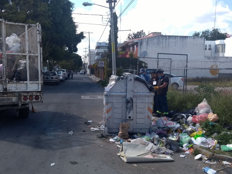 Encuentran desechos peligrosos en contenedor