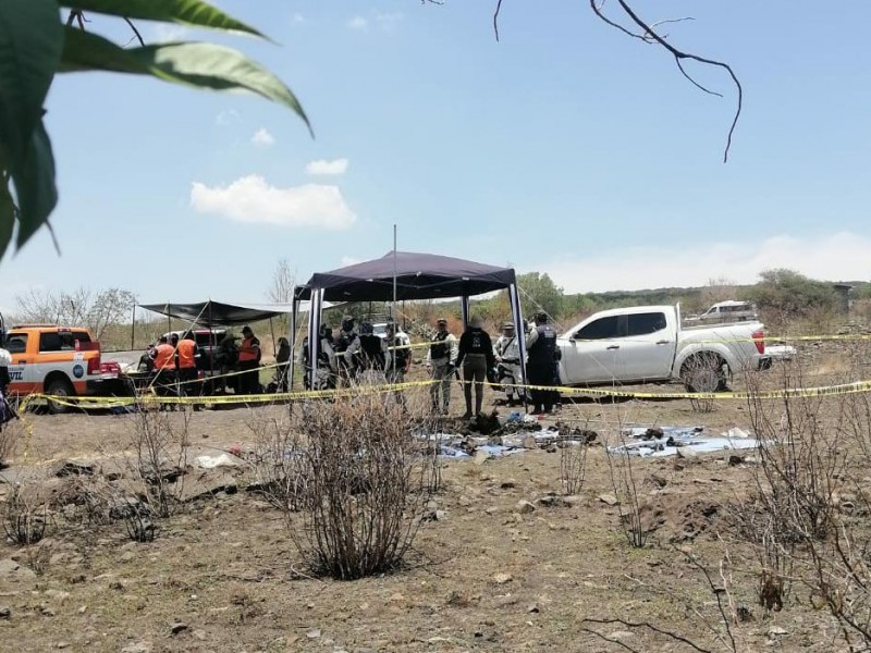 Encuentran más de 3 cuerpos en fosa en Los Zavala