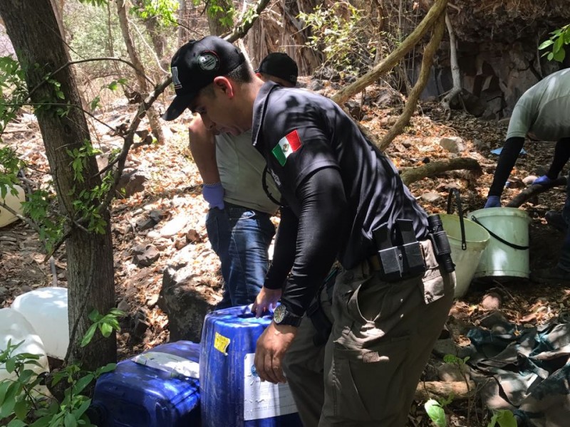 Encuentran narcolaboratorio en Badiraguato, Sinaloa