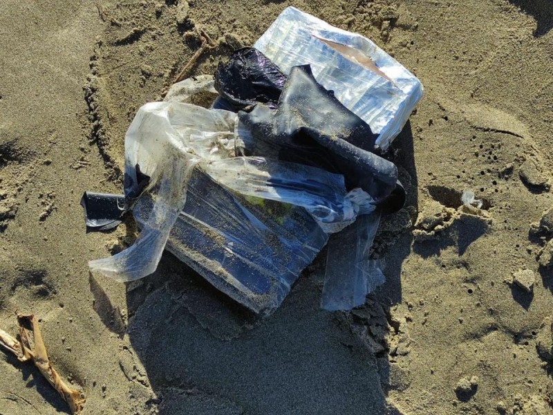 Encuentran paquetes con droga en playa de Coatzacoalcos