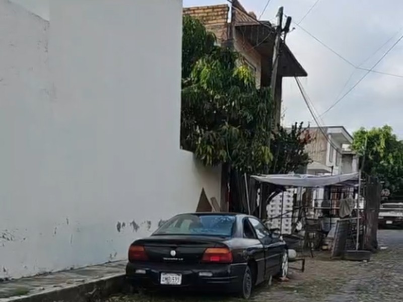 Encuentran sin vida a joven en vehículo abandonado en Tepic
