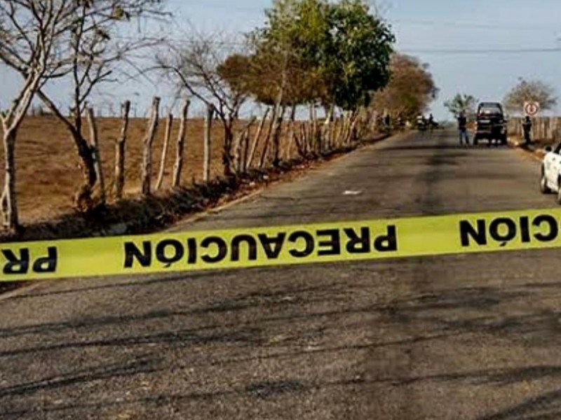 Encuentran tres cuerpos dentro de taxi en Valle de Santiago