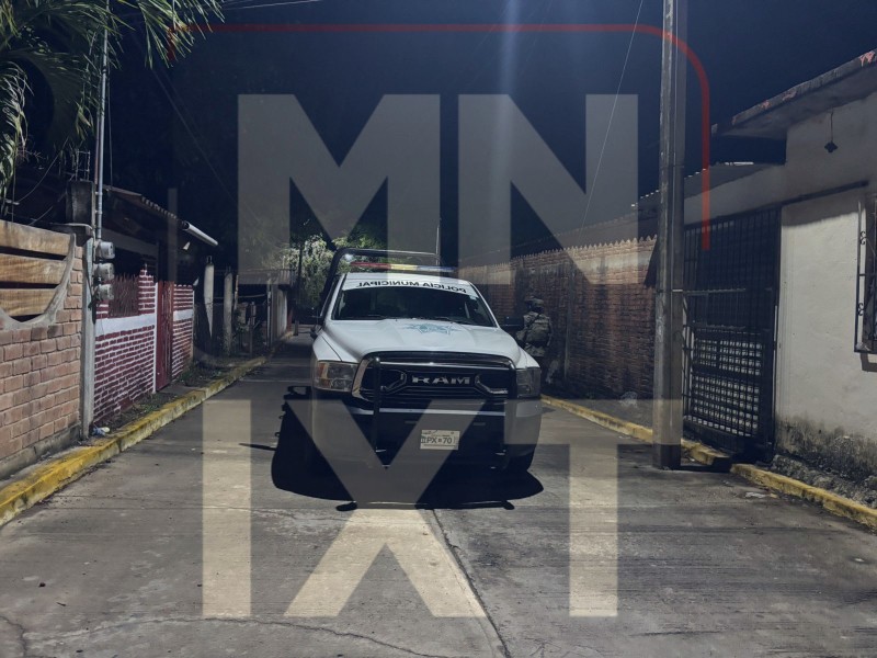 Encuentran un hombre asesinado dentro de una camioneta en Pantla