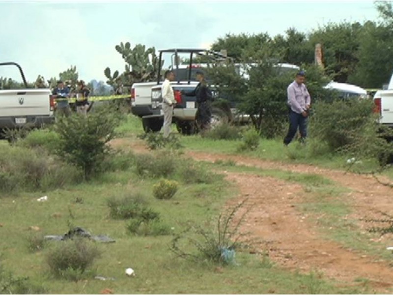 Encuentran dos cuerpos dentro de taxi en Fresnillo