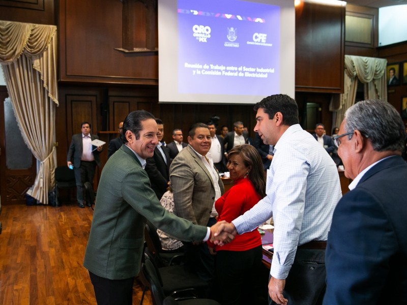 Encuentro entre industriales y representantes de la CFE