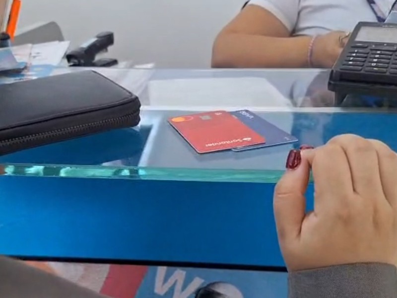 Endeudamiento crece en BCS mientras familias usan tarjetas para sobrevivir diariamente