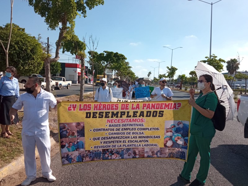 Enfermeras del IMSS se manifiestan, exigen bases