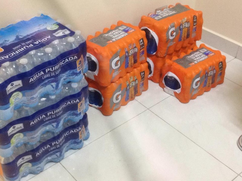 Enfermeros buscan recaudar donativos de bebida hidratante