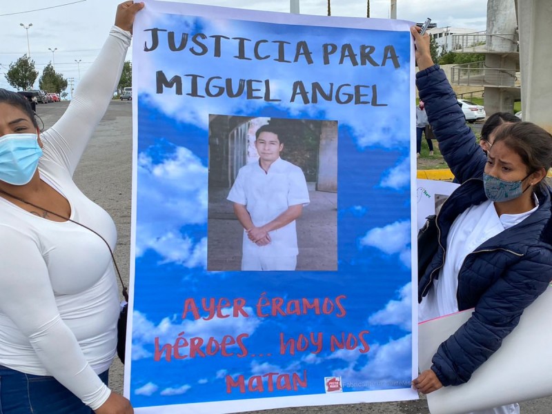 Enfermeros exigen justicia por asesinato de Miguel Ángel