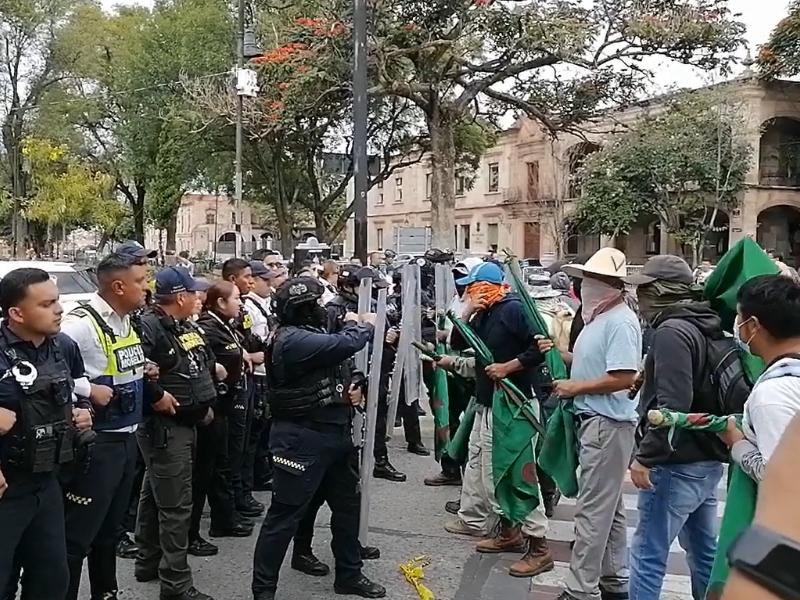 Enfrentamiento con el FNLS deja seis policías lesionados en Morelia