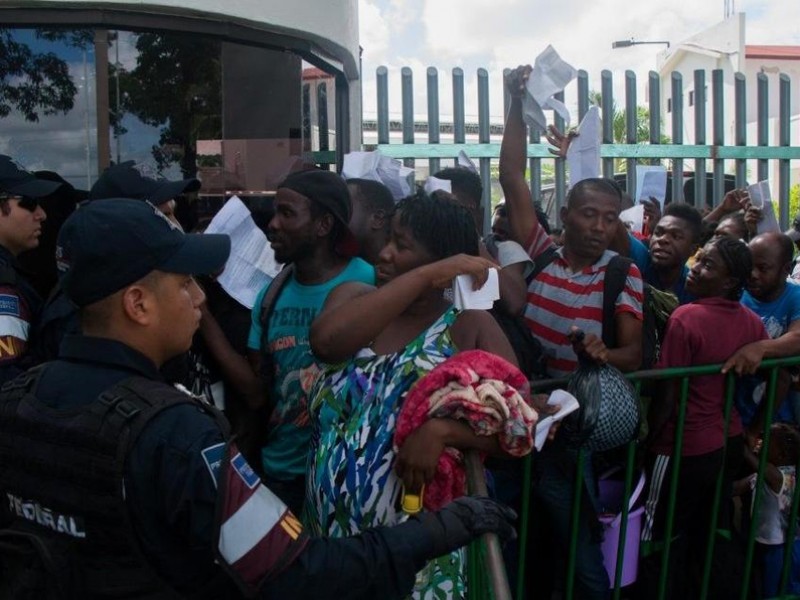 Enfrentamiento entre GN y migrantes. Dos heridos