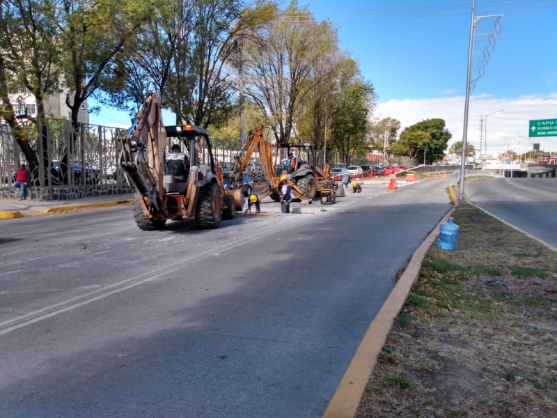 Enoja a conductores obras en bulevar 5 de Mayo