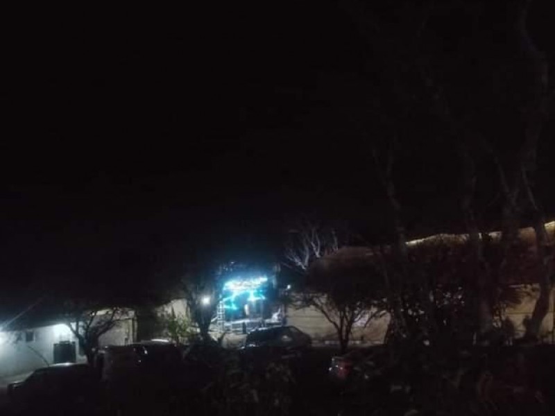 Enoja a vecinos fiesta en Santa Clara Huitziltepec