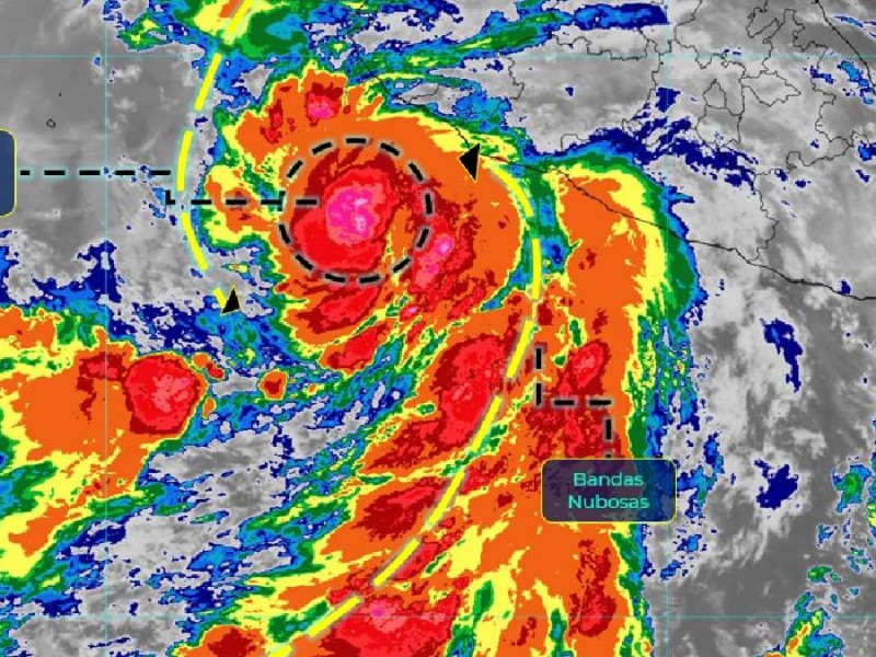Enrique se intensifica a Huracán Categoría 1 en el Pacífico